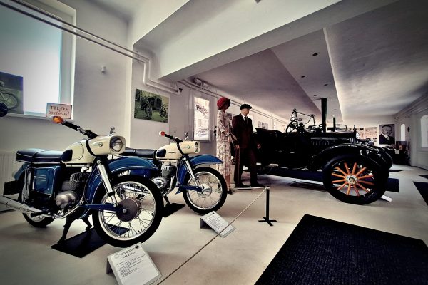 KepekGalamb-Jozsef-Veteranjarmu-Kiallito-Kozpont-MVKSE-Mako-Ford-T-modell-Fordson-by-VANCELLO_HU-23-scaled