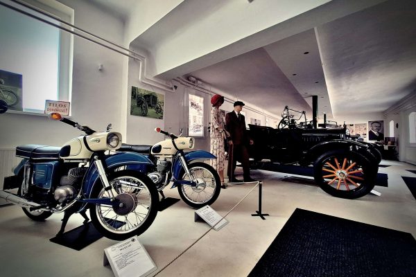 KepekGalamb-Jozsef-Veteranjarmu-Kiallito-Kozpont-MVKSE-Mako-Ford-T-modell-Fordson-by-VANCELLO_HU-23-scaled